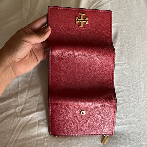 TORY BURCH LIMITED EDITION KIRA MEDIUM
FLAP WALLET - Picture 3 of 9